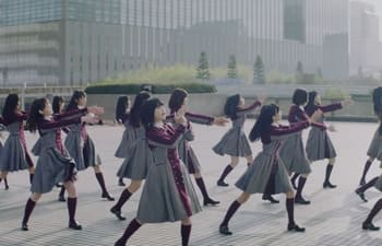 欅坂46の曲が暗いけど大丈夫 いつから変わった ダンスも歌詞も怖いし病んでる という声も