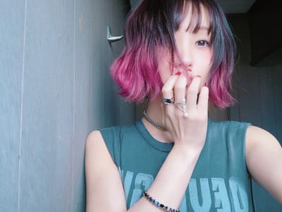 Lisaのピンクの髪色がかわいい マネするオーダーや自分で染める方法を紹介