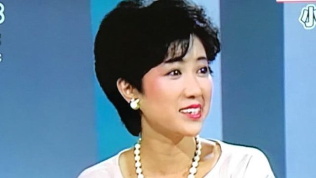小池百合子が若い頃のミニスカ画像がセクシー!美脚の秘訣はテニスだった
